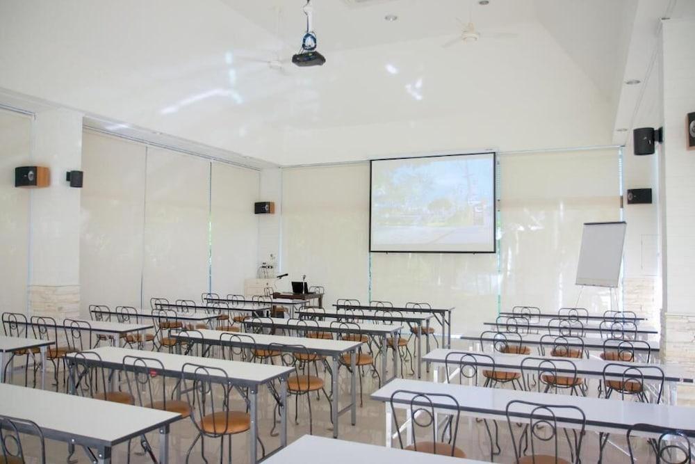 Charn Residence Bang Saen Luaran gambar