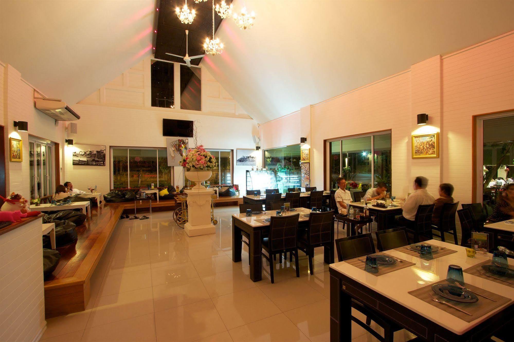 Charn Residence Bang Saen Luaran gambar