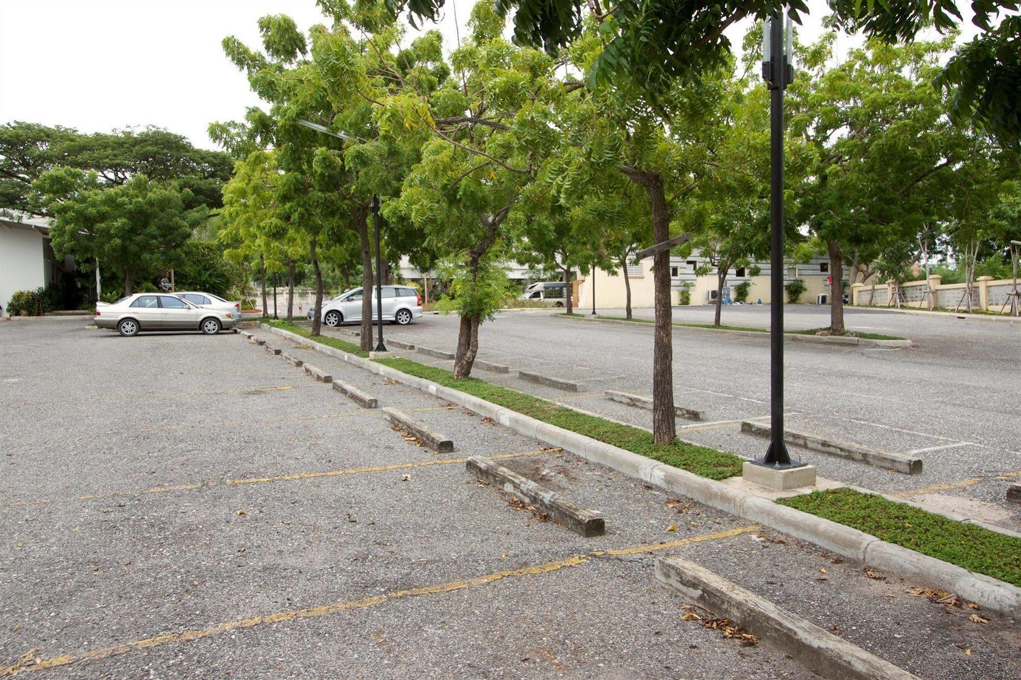 Charn Residence Bang Saen Luaran gambar