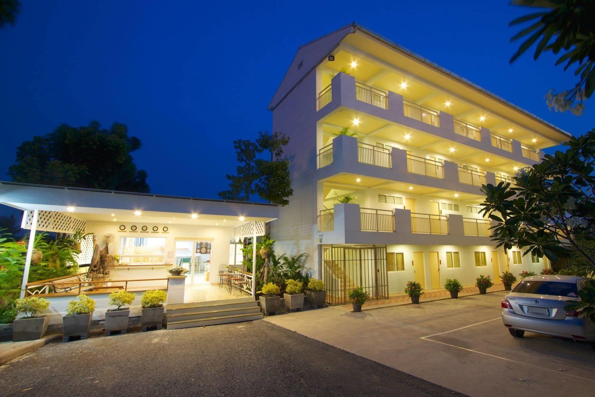 Charn Residence Bang Saen Luaran gambar